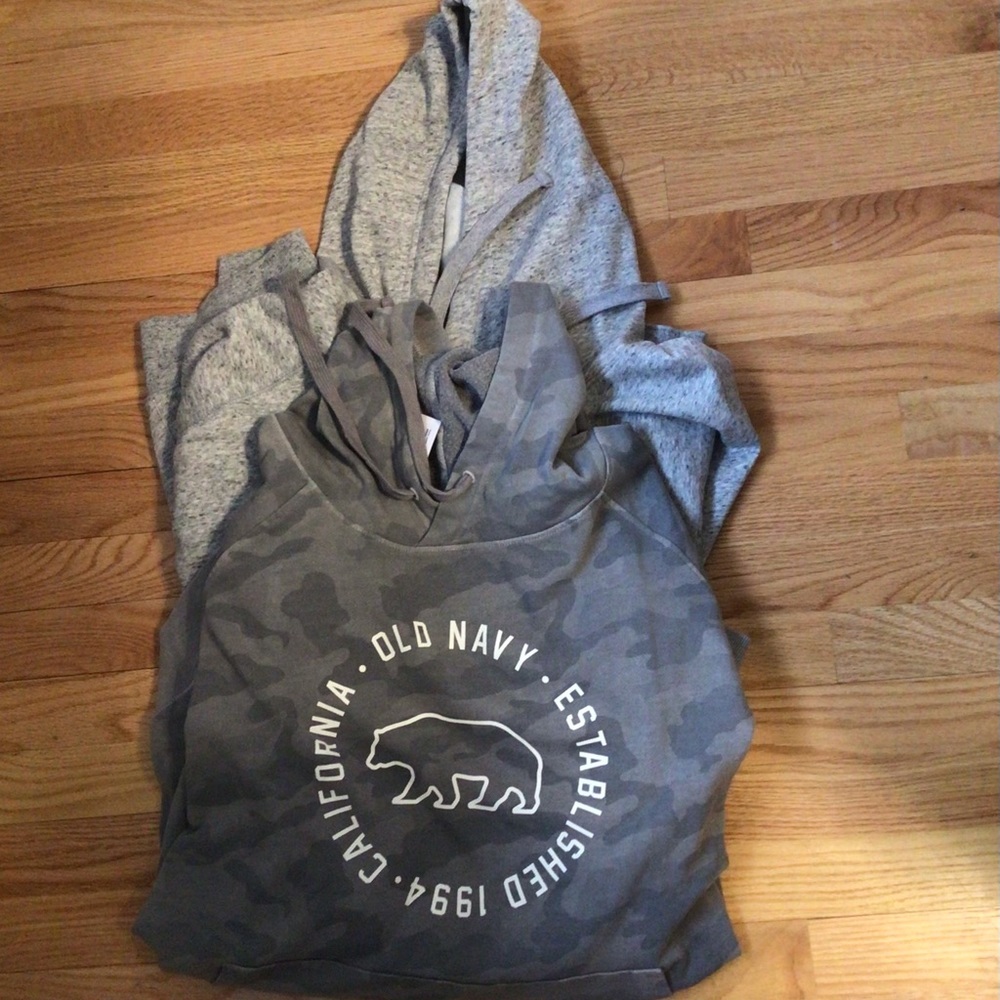 2 new tops Old Navy hoodie with bear logo, other is plain sz 4 X